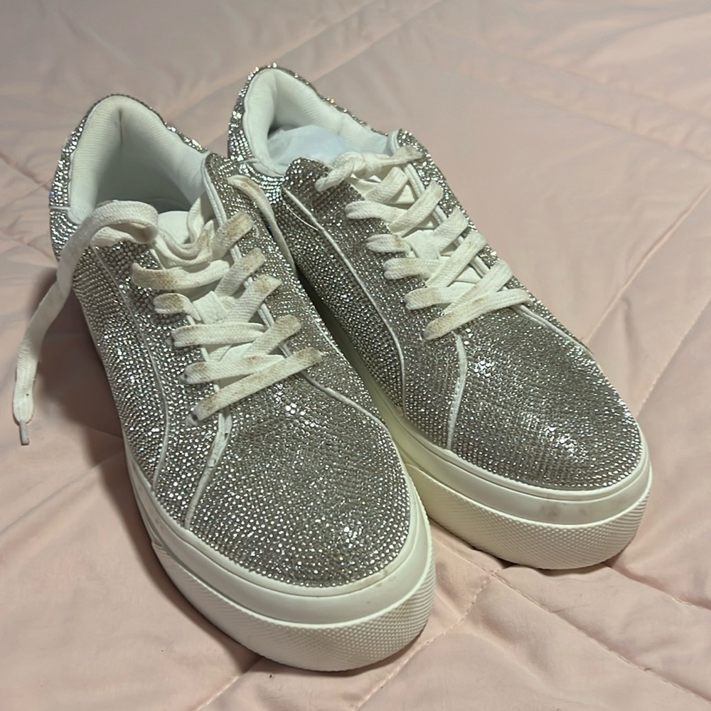 Jessica Simpson sneakers ✨
